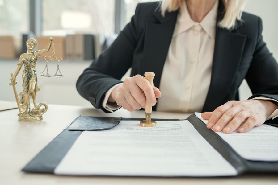 Profesjonalna obsługa prawna firm przez adwokata